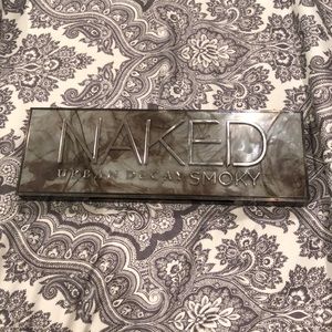 UD smokey palette